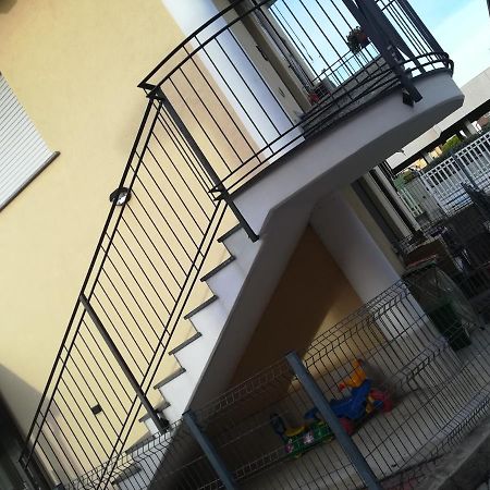 Yellow House Cir 12040 Cassano Magnago Exterior foto